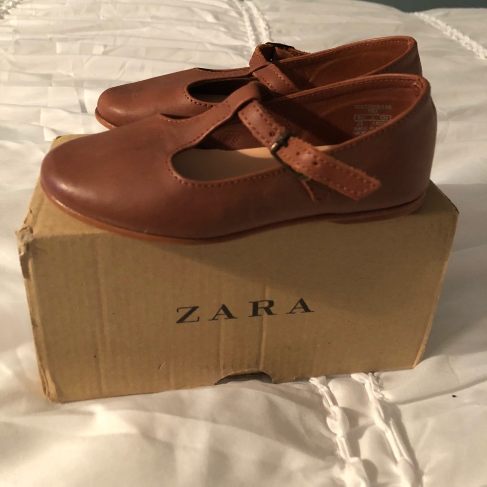 Toddler girl - Mary Jane shoes.